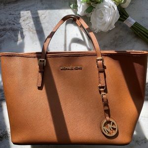 Michael Kors Jet Set Travel Purse